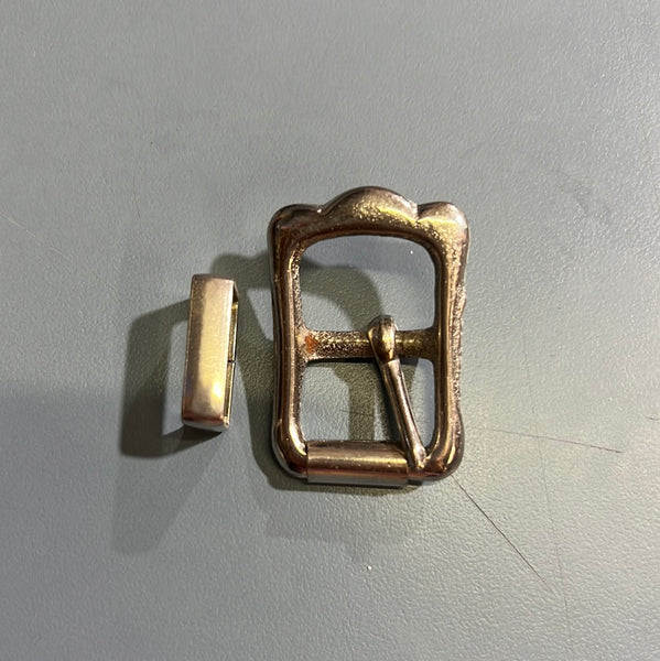 Crown buckle with roller & keeper